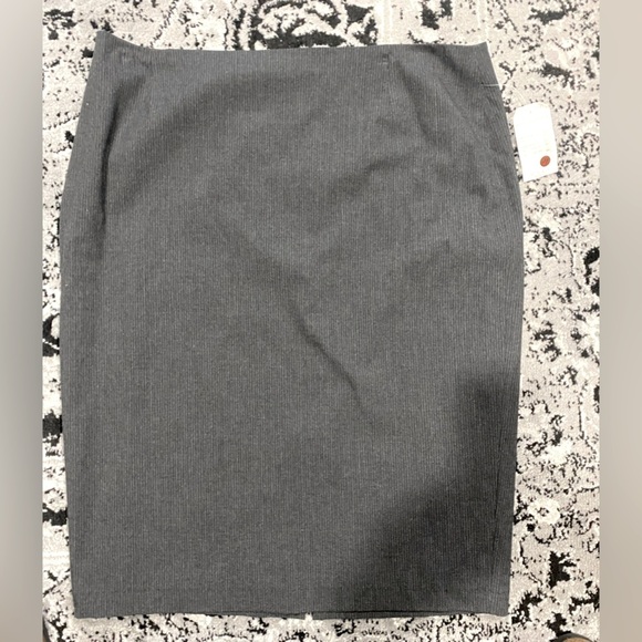 Tahari Charcoal Skirt - Picture 2 of 5